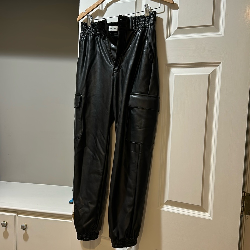 Abercrombie faux black leather cargo pants | Small | like new